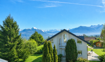 v-vue-exterieure-villa-et-vue-montagne-ng-immobilier
