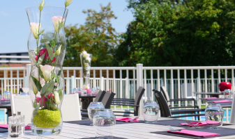 v-restaurant-exterieur-mercure-porte-de-geneve