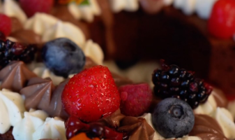 v-dessert-aux-fruis-et-chocolat