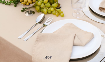 v-serviette-table-carre-blanc