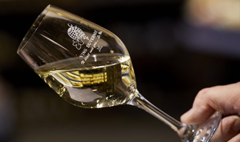 v-verre-a-vin-blanc-vins-duvernay
