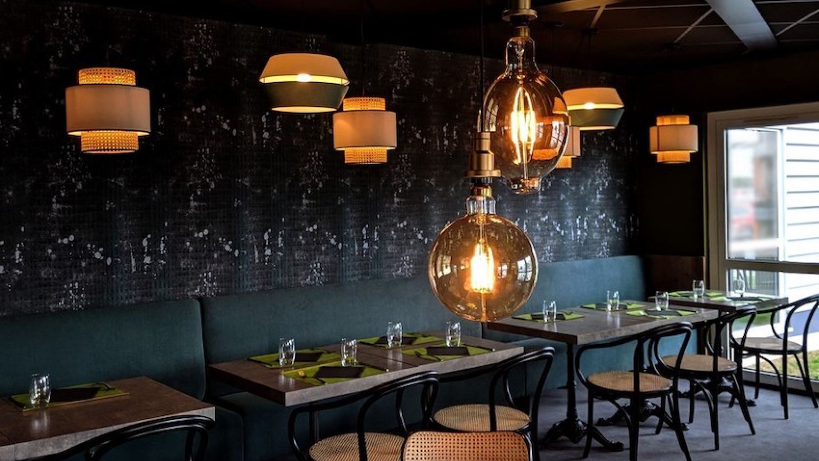 v-interieur-restaurant-les-papilles-2